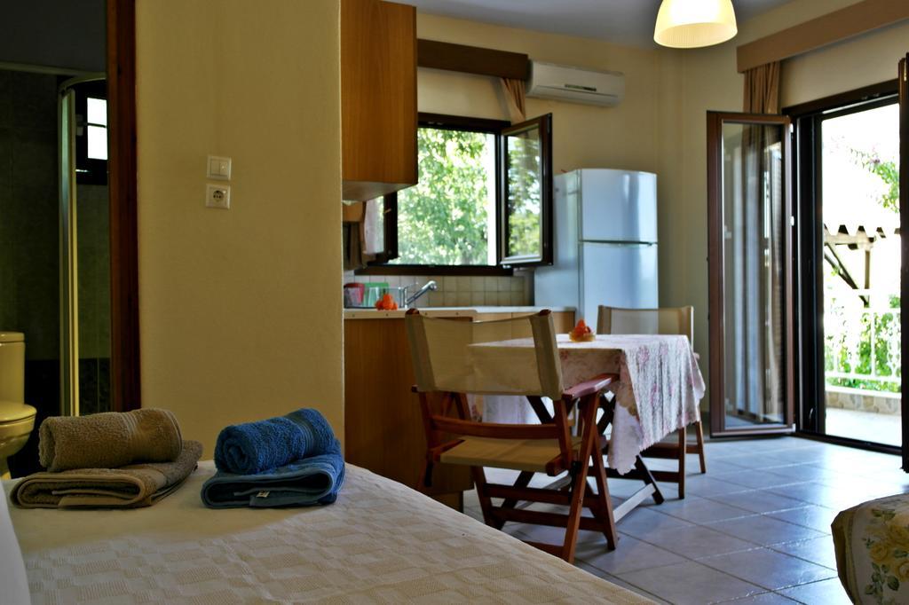 Roula Rooms Stratonion Exterior photo
